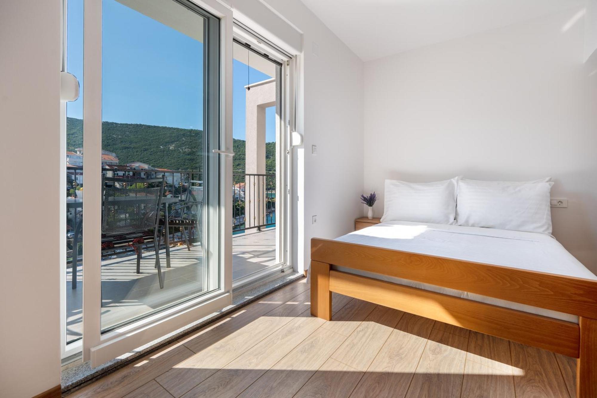 Apartments Budes Neum Buitenkant foto