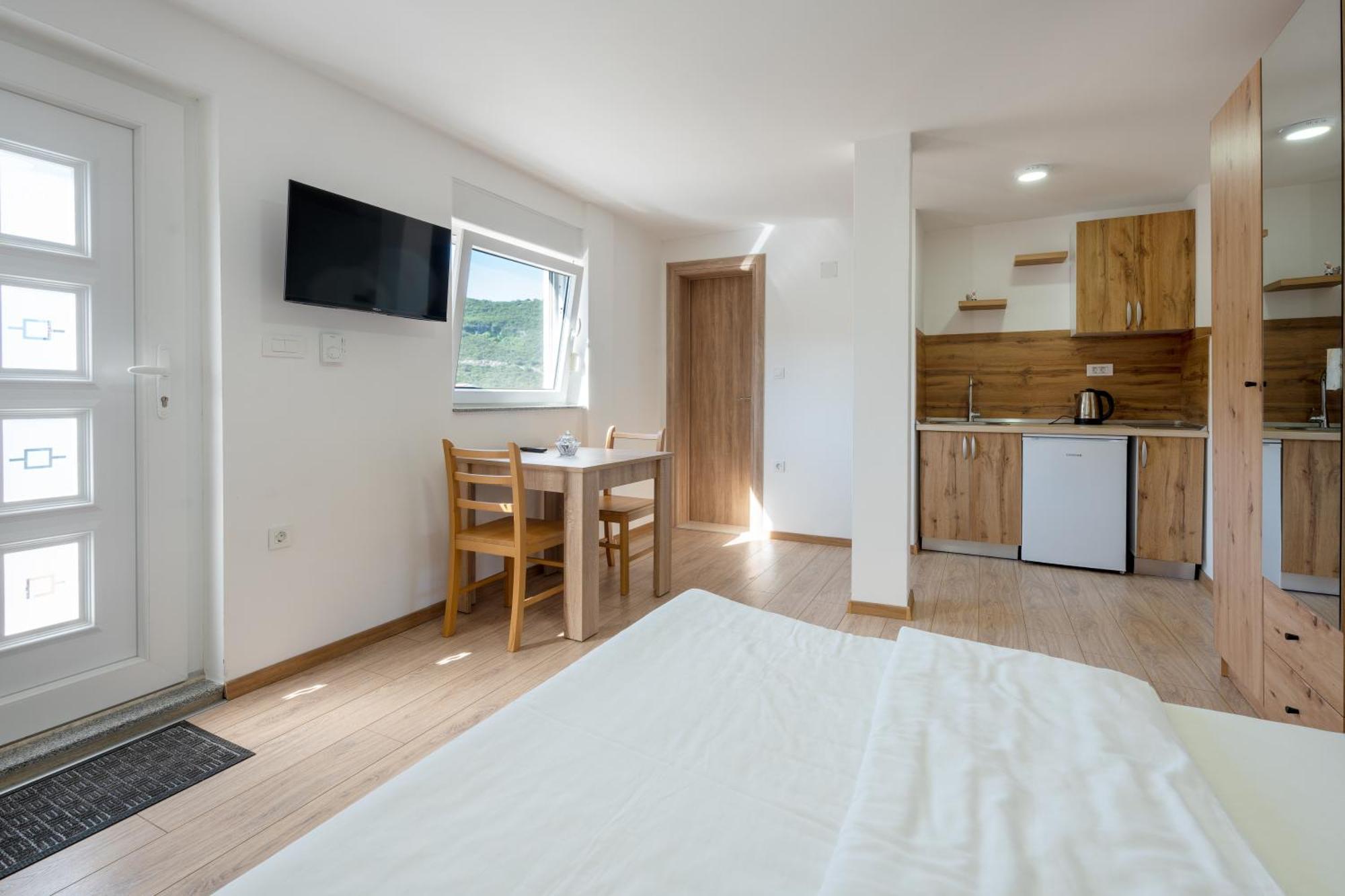 Apartments Budes Neum Buitenkant foto