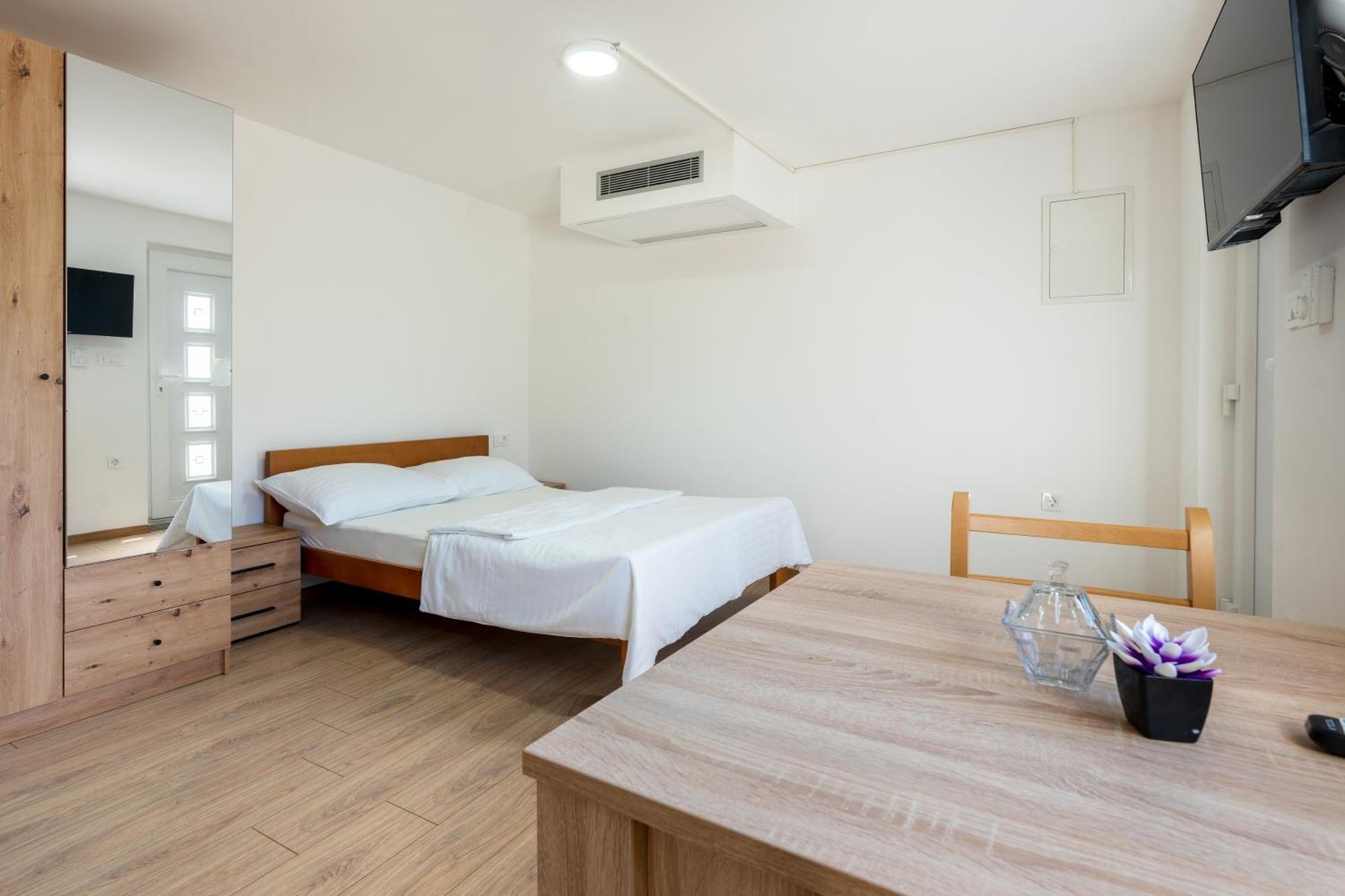 Apartments Budes Neum Buitenkant foto